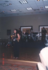 Vickypresentandoelshowjpg[1]